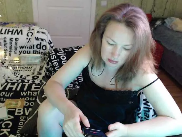 Dolce – webcam model profile photo Image 9