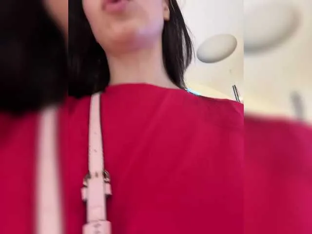 LunaTempt – webcam model profile photo Image 5