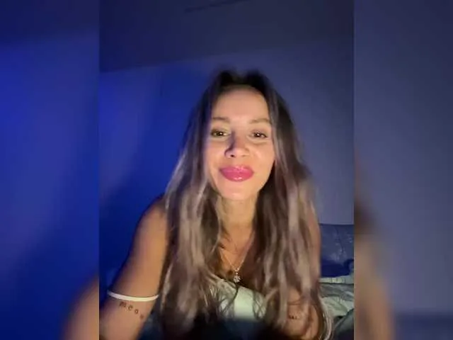 MelinaLuviani – webcam model profile photo Image 16