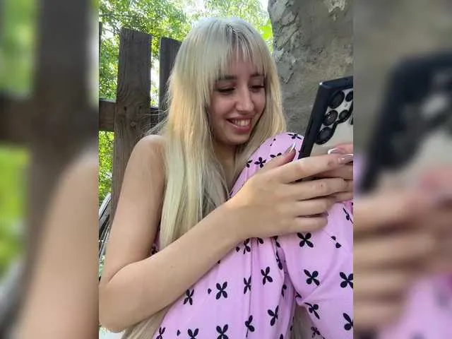 SweetieSinXXX – webcam model profile photo Image 4