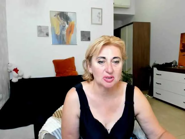 Dolce – webcam model profile photo Image 14