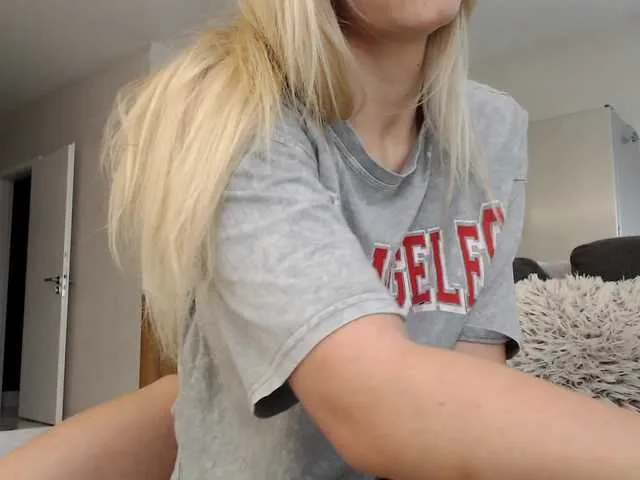 AlisonHale – webcam model profile photo Image 3