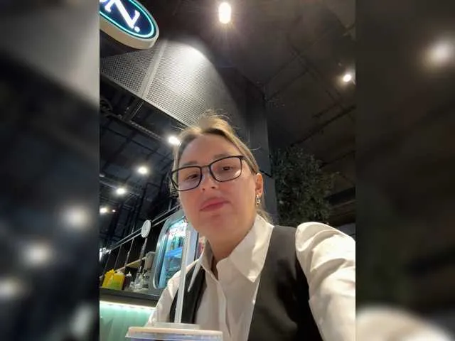 MollyBoston – webcam model profile photo Image 14