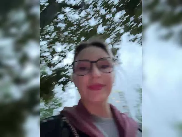 MollyBoston – webcam model profile photo Image 4