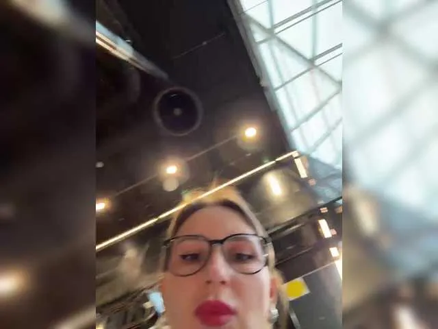 MollyBoston – webcam model profile photo Image 6