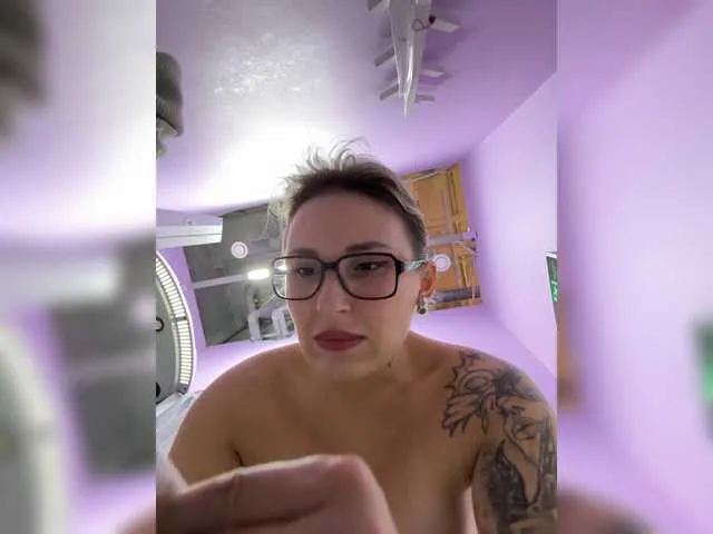 MollyBoston – webcam model profile photo Image 8