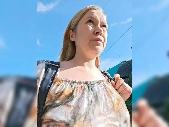 SarithaBroun – webcam model profile photo Image 16