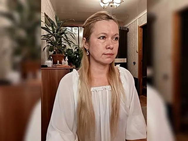 SarithaBroun – webcam model profile photo Image 8