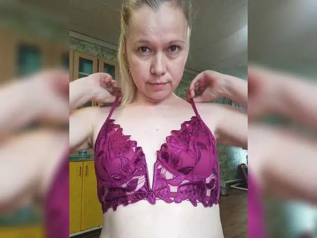 SarithaBroun – webcam model profile photo Image 9