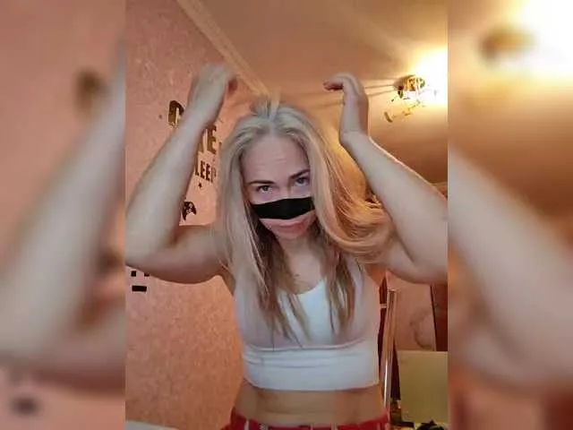 EwaBrown – webcam model profile photo Image 5