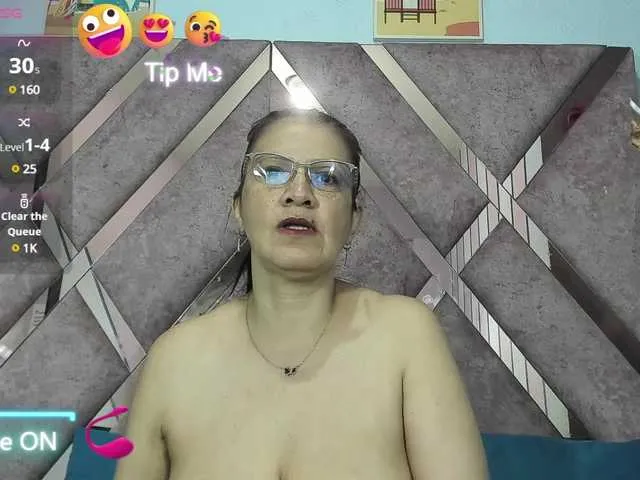 Dolce – webcam model profile photo Image 2