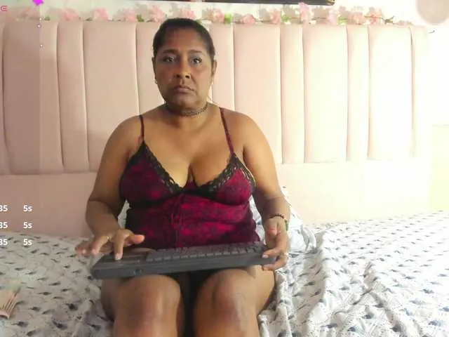 Dolce – webcam model profile photo Image 6