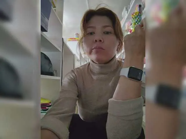 AnnieArias – webcam model profile photo Image 4