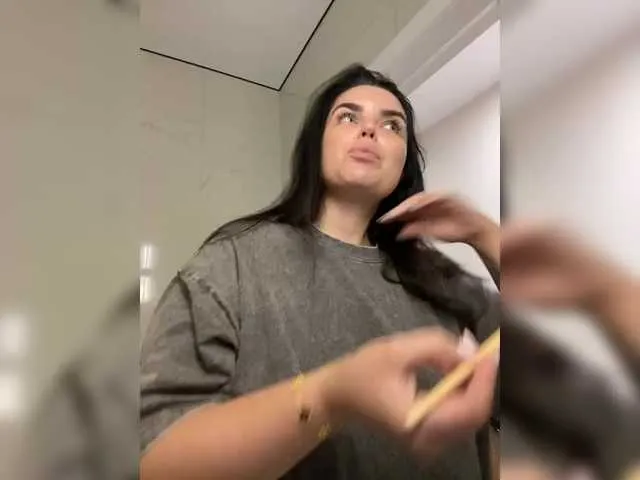 ErzabelLew – webcam model profile photo Image 16