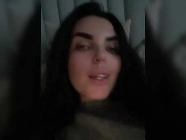 ErzabelLew – webcam model profile photo Image 9