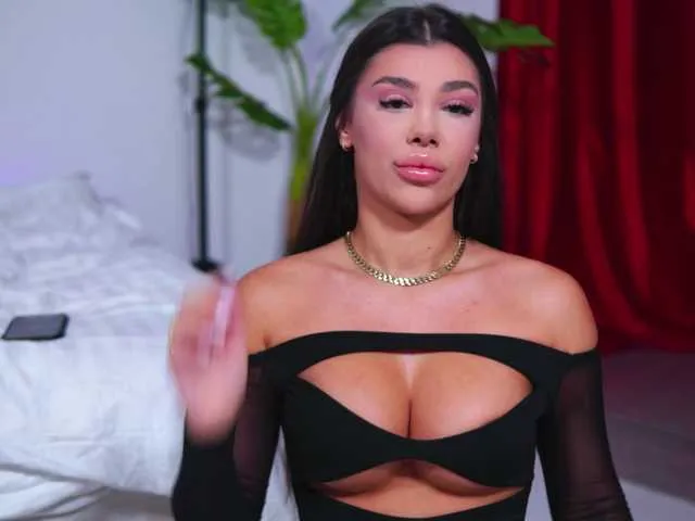 ROUSSH – webcam model profile photo Image 17