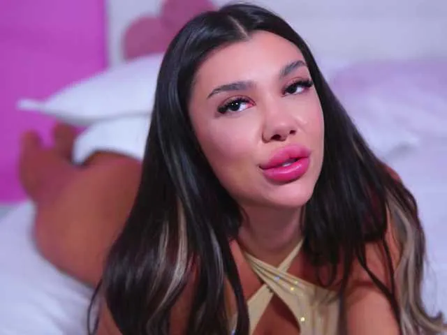 ROUSSH – webcam model profile photo Image 7