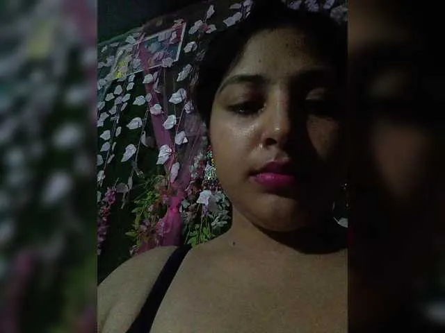 Naughtyladki – webcam model profile photo