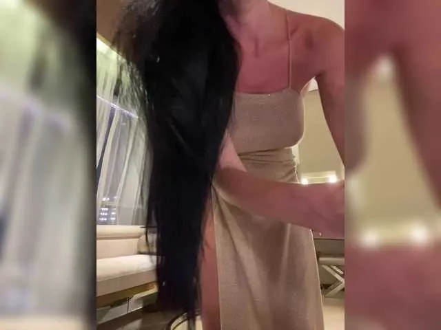 MiraKova – webcam model profile photo Image 2