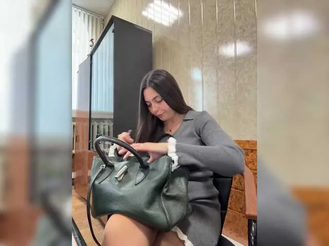 Anita – webcam model profile photo Image 18