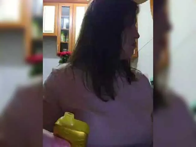 Dolce – webcam model profile photo Image 2