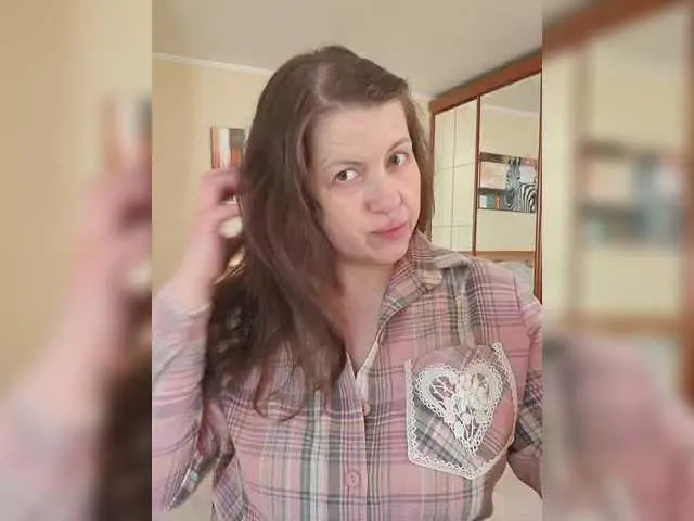 Dolce – webcam model profile photo Image 6