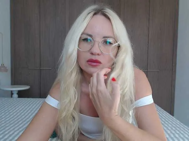 Bella – webcam model profile photo Image 15