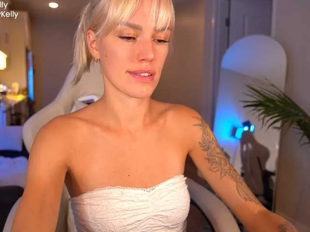 LittleMissEeve – webcam model profile photo Image 18