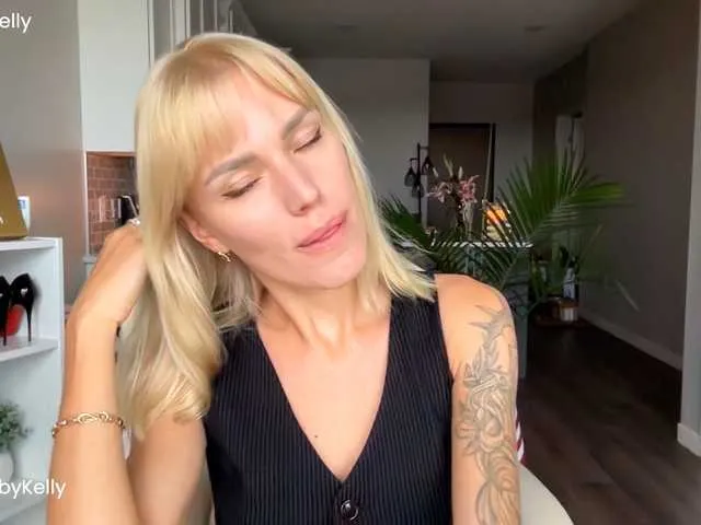 LittleMissEeve – webcam model profile photo Image 2