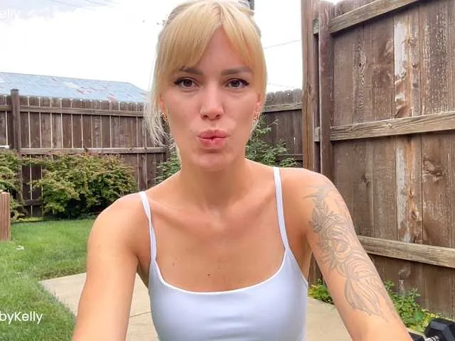 LittleMissEeve – webcam model profile photo Image 5