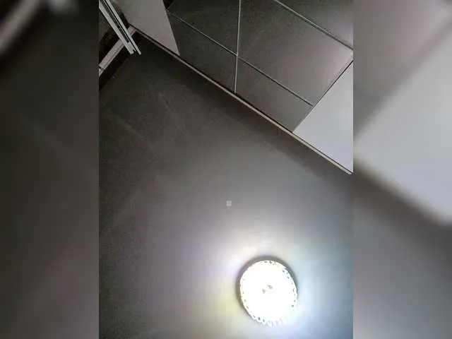 MiraKova – webcam model profile photo Image 8