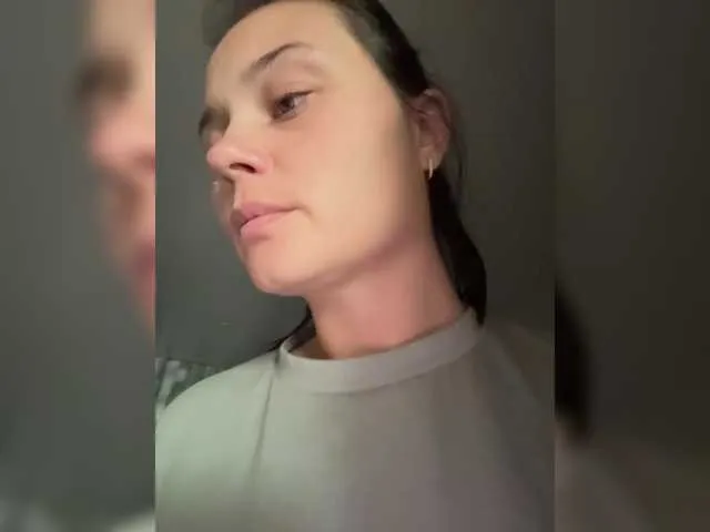 KateGale – webcam model profile photo Image 17