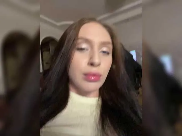 PaulinaGiovanni – webcam model profile photo Image 3