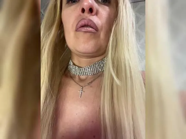 ErzabelLew – webcam model profile photo Image 2