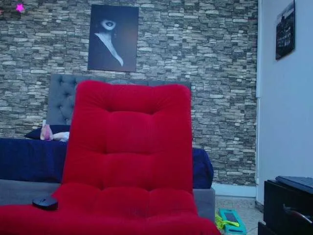 Dolce – webcam model profile photo Image 14