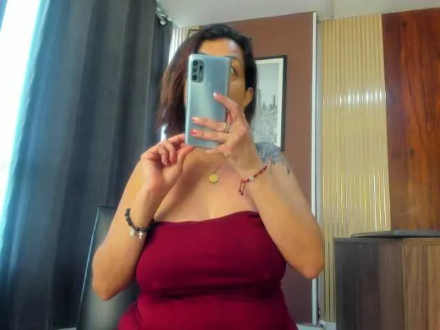 Dolce – webcam model profile photo Image 7