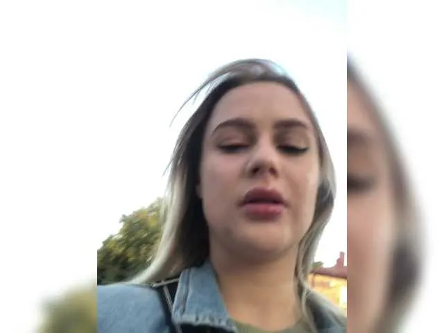 l0lita_sweet – webcam model profile photo Image 2