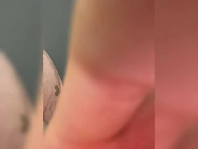 MiraKova – webcam model profile photo Image 11