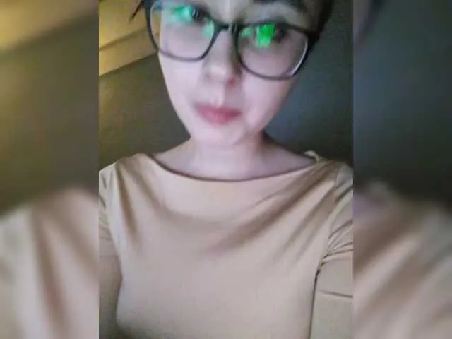 MiraKova – webcam model profile photo Image 14