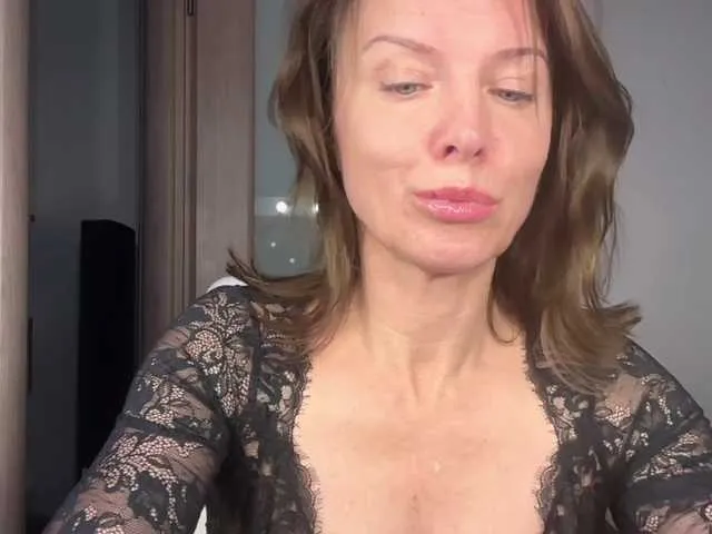 Dolce – webcam model profile photo Image 3