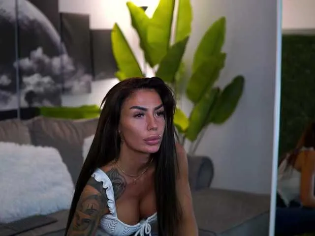 Dolce – webcam model profile photo Image 17