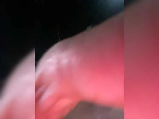 VIKITOMMY – webcam model profile photo Image 10