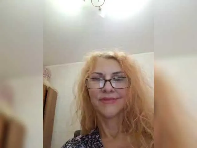 SarithaBroun – webcam model profile photo Image 3