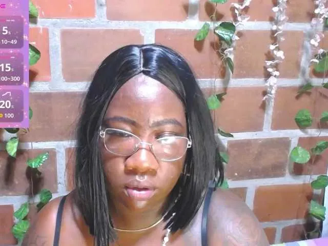 Dolce – webcam model profile photo Image 16