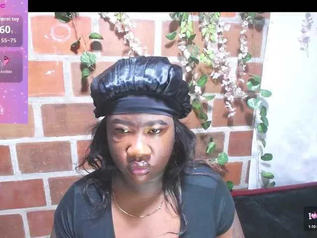 Dolce – webcam model profile photo Image 18