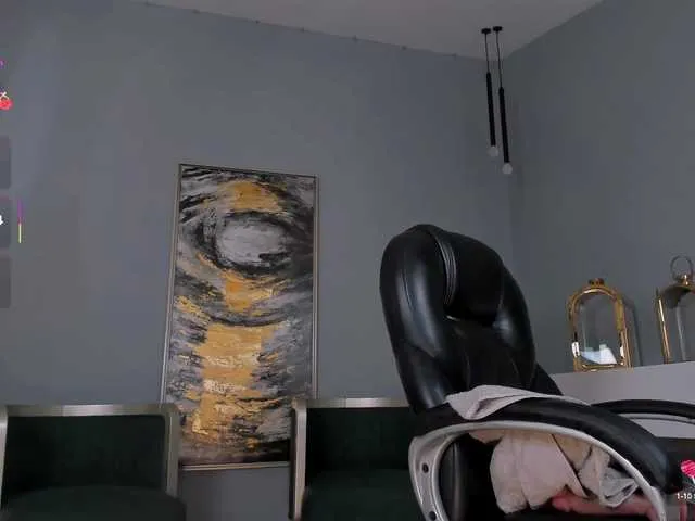 Dolce – webcam model profile photo Image 5