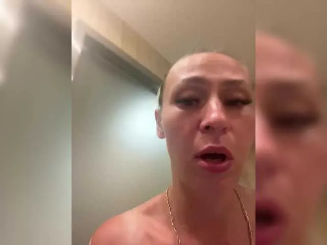 MelinaLuviani – webcam model profile photo Image 13