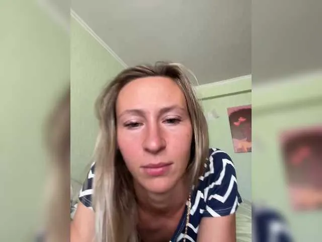 MelinaLuviani – webcam model profile photo Image 4