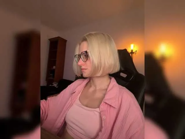 SherineNorth – webcam model profile photo Image 13