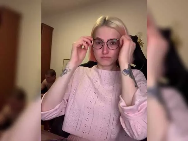 SherineNorth – webcam model profile photo Image 4